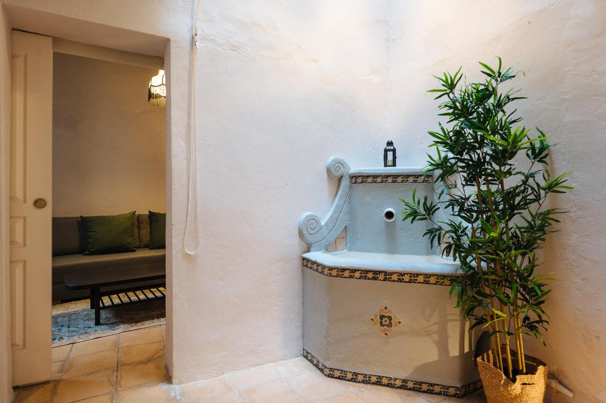 Hébergement de vacances Independent Beautiful House Center With Private Parking