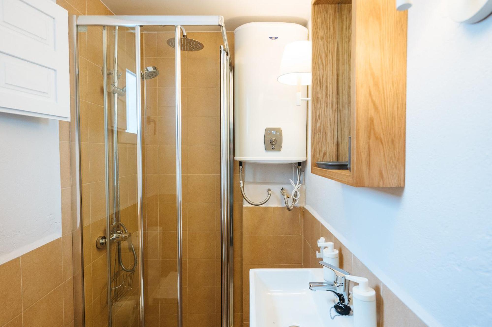 Hébergement de vacances Independent Beautiful House Center With Private Parking